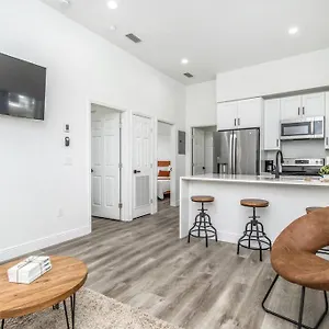2br Spacious House In Heart Of West Tampa